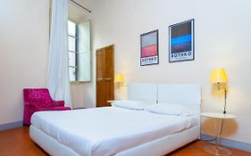 Elegant Apartment Near Piazza Della Signoria